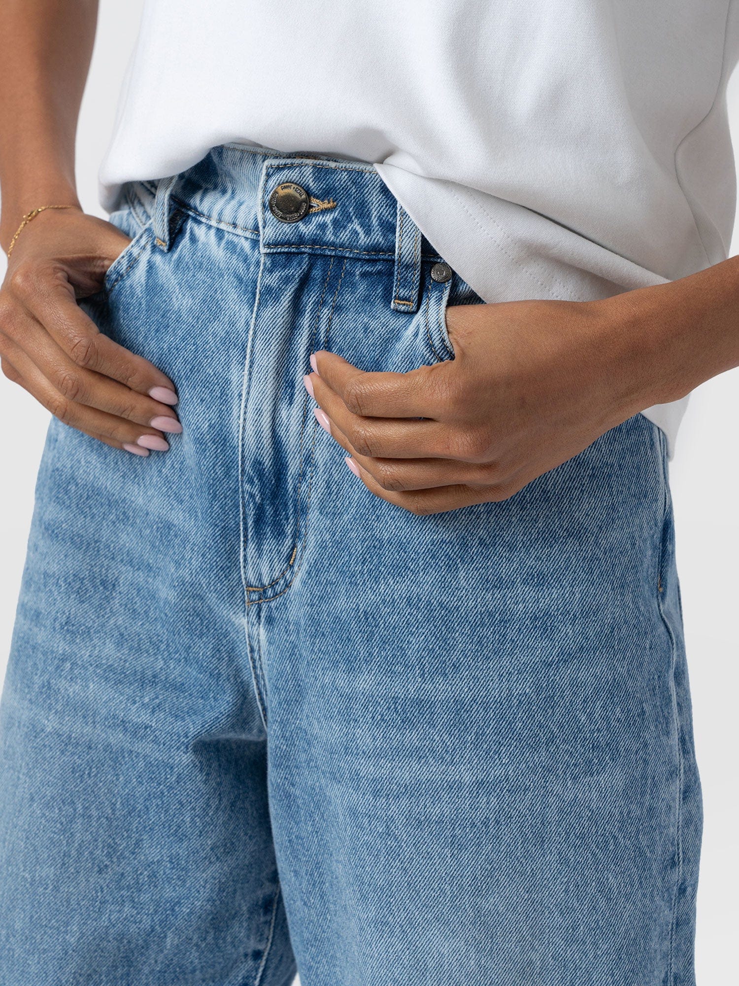 Barrel Leg Jean - Mid Blue - Image 3