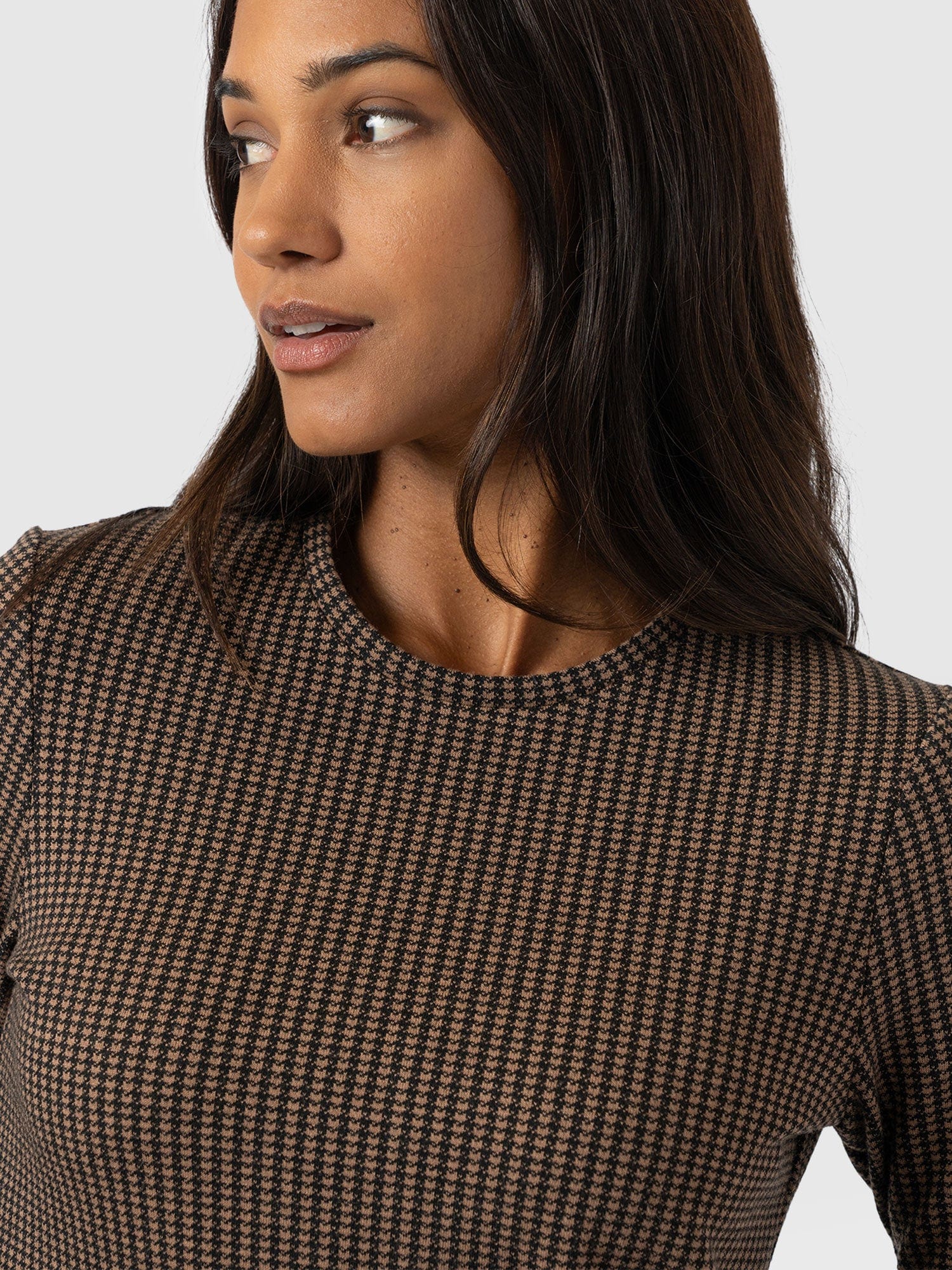 Glen Crew Neck Tee Long Sleeve - Brown Mini Houndstooth - Image 4