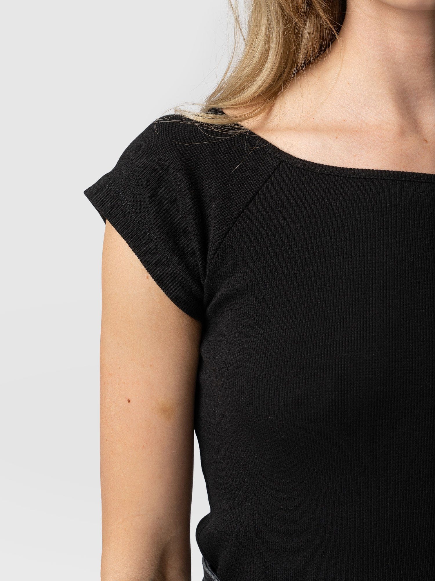 Riviera Tee - Black - Image 4