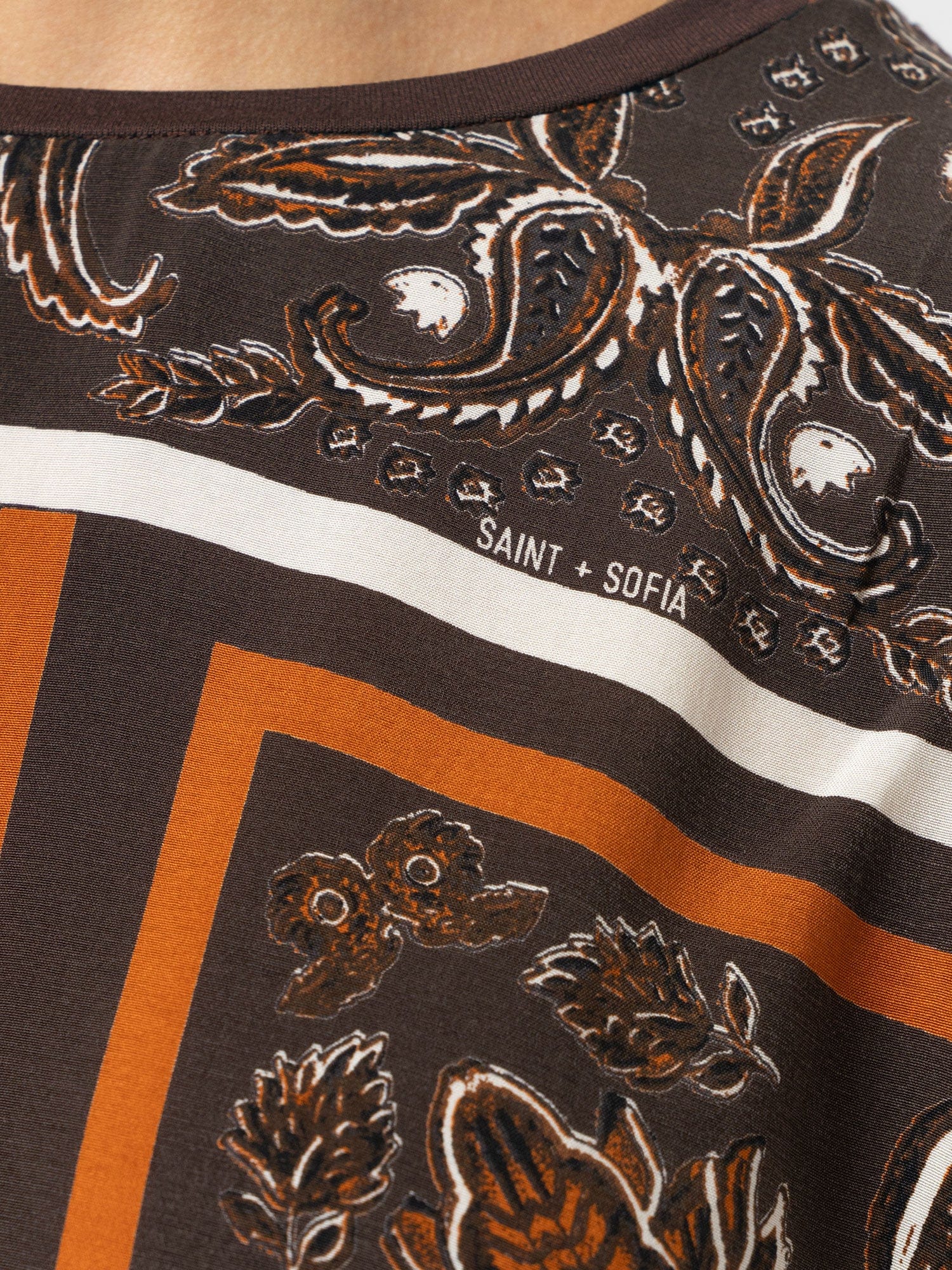 Turn Up Contrast Tee - Brown Paisley - Image 5