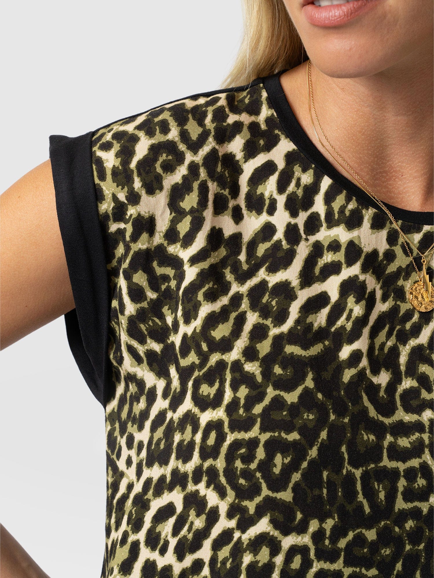 Turn Up Contrast Tee - Green Leopard - Image 5